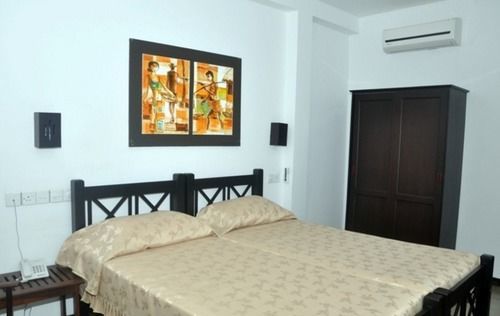 Scandinavia Hotel Hikkaduwa Bagian luar foto
